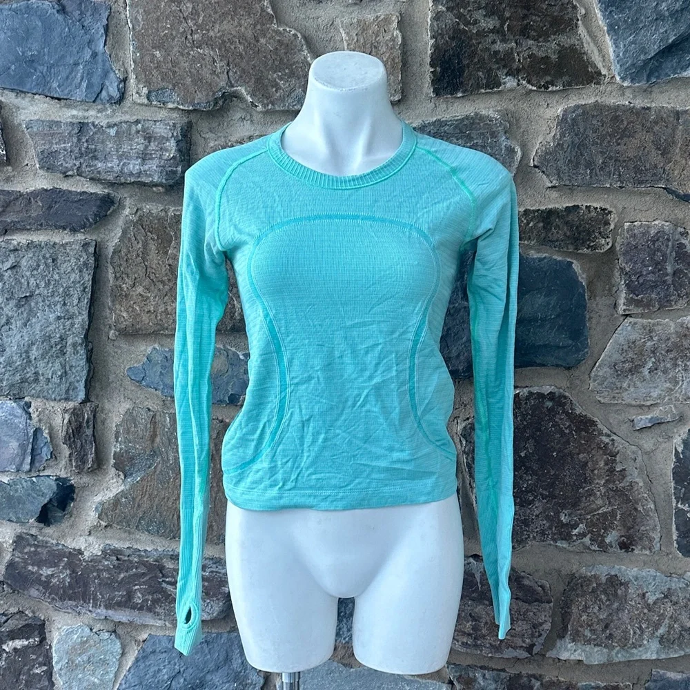 Lululemon Athletica Swiftly Tech Long Sleeve Crew in Heathered Menthol Size 8